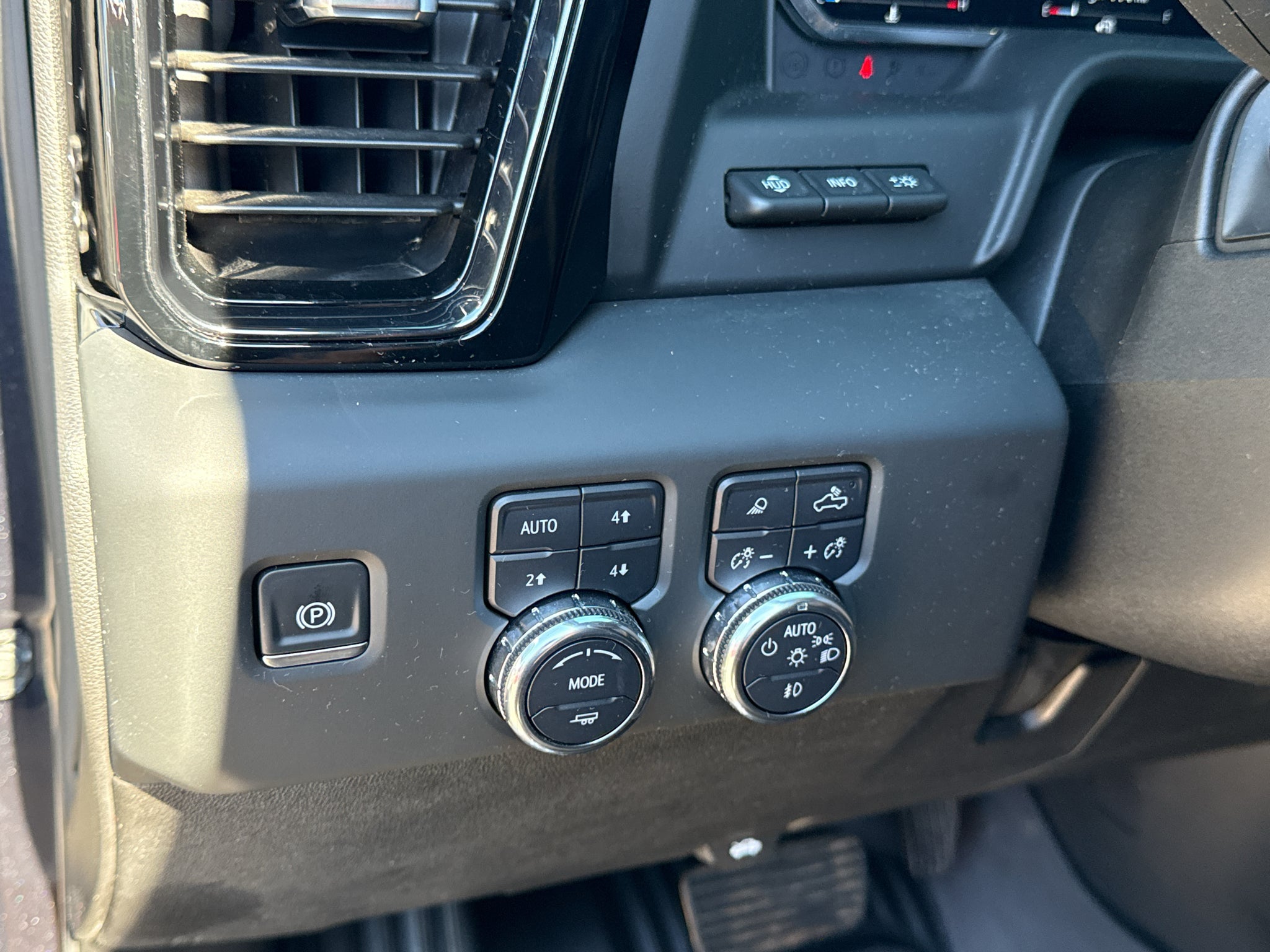 2024 GMC Sierra AT4