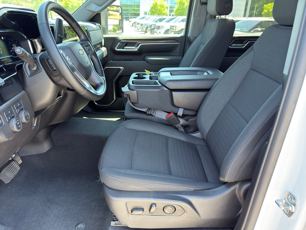 2025 Chevrolet Silverado LT