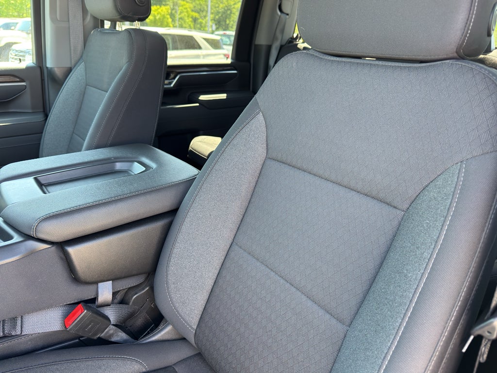 2025 Chevrolet Silverado LT