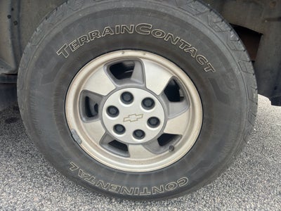2003 Chevrolet Suburban Base