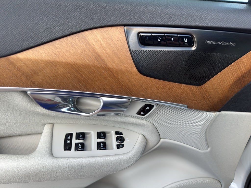 2021 Volvo XC90 Momentum