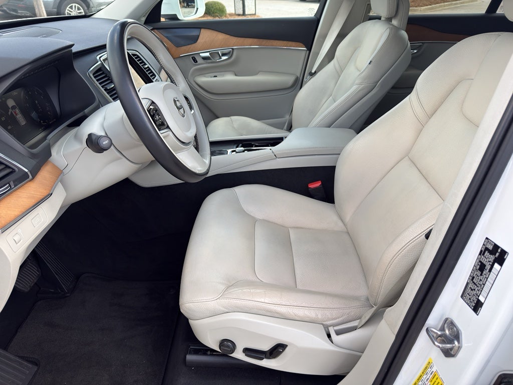 2021 Volvo XC90 Momentum