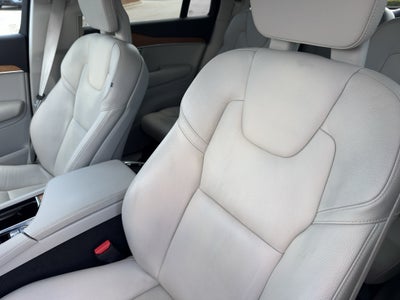 2021 Volvo XC90 Momentum