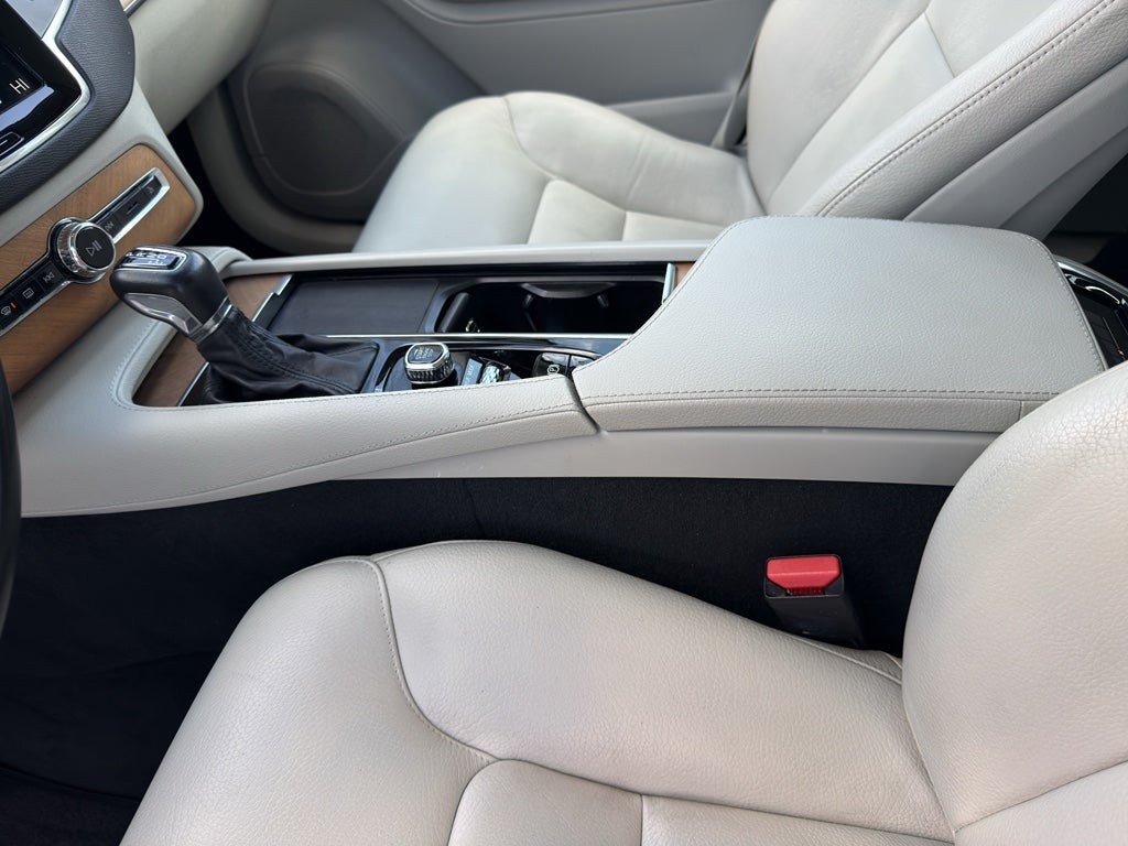 2021 Volvo XC90 Momentum