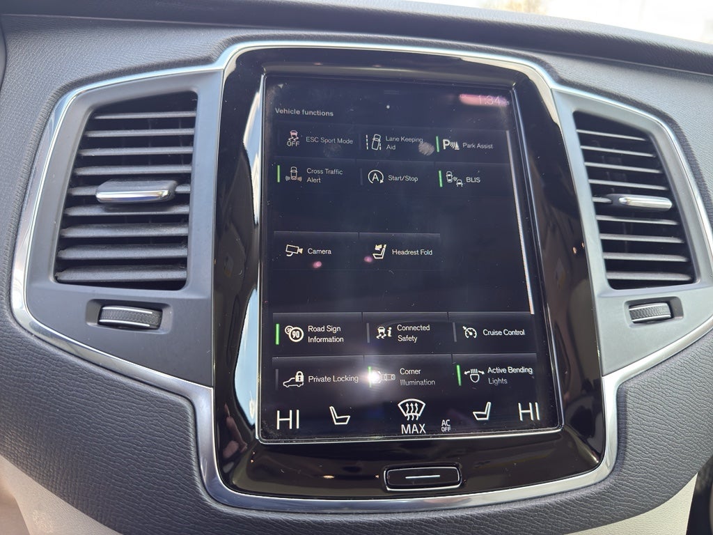 2021 Volvo XC90 Momentum