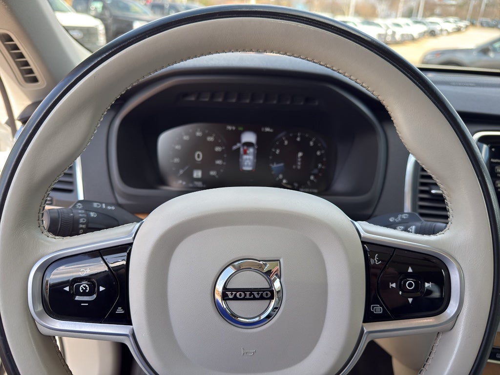 2021 Volvo XC90 Momentum