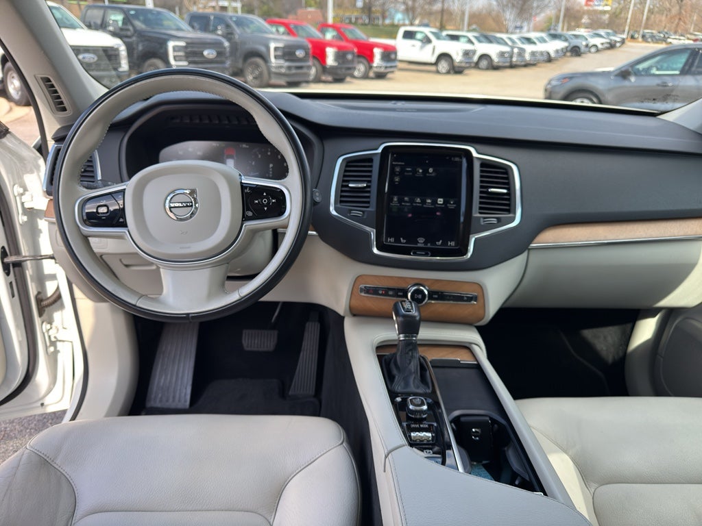 2021 Volvo XC90 Momentum