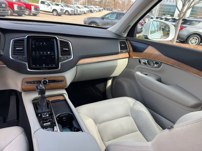 2021 Volvo XC90 Momentum
