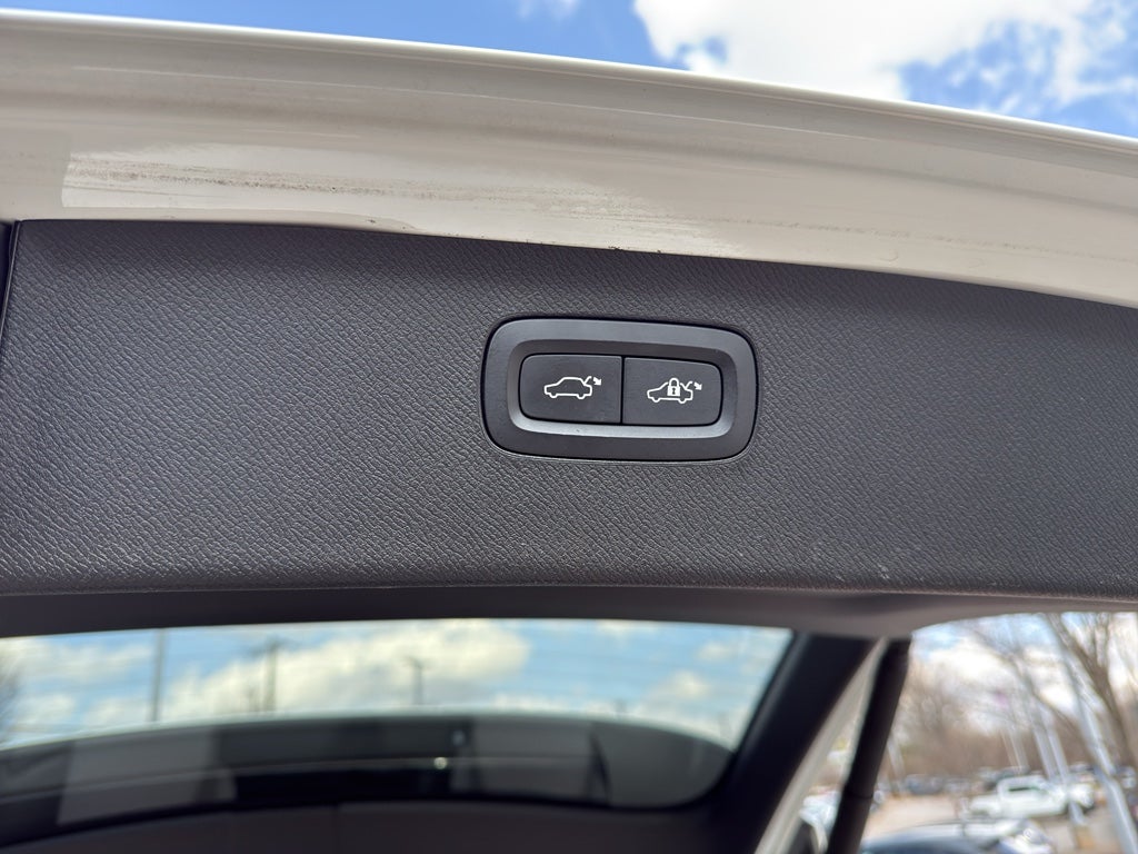 2021 Volvo XC90 Momentum