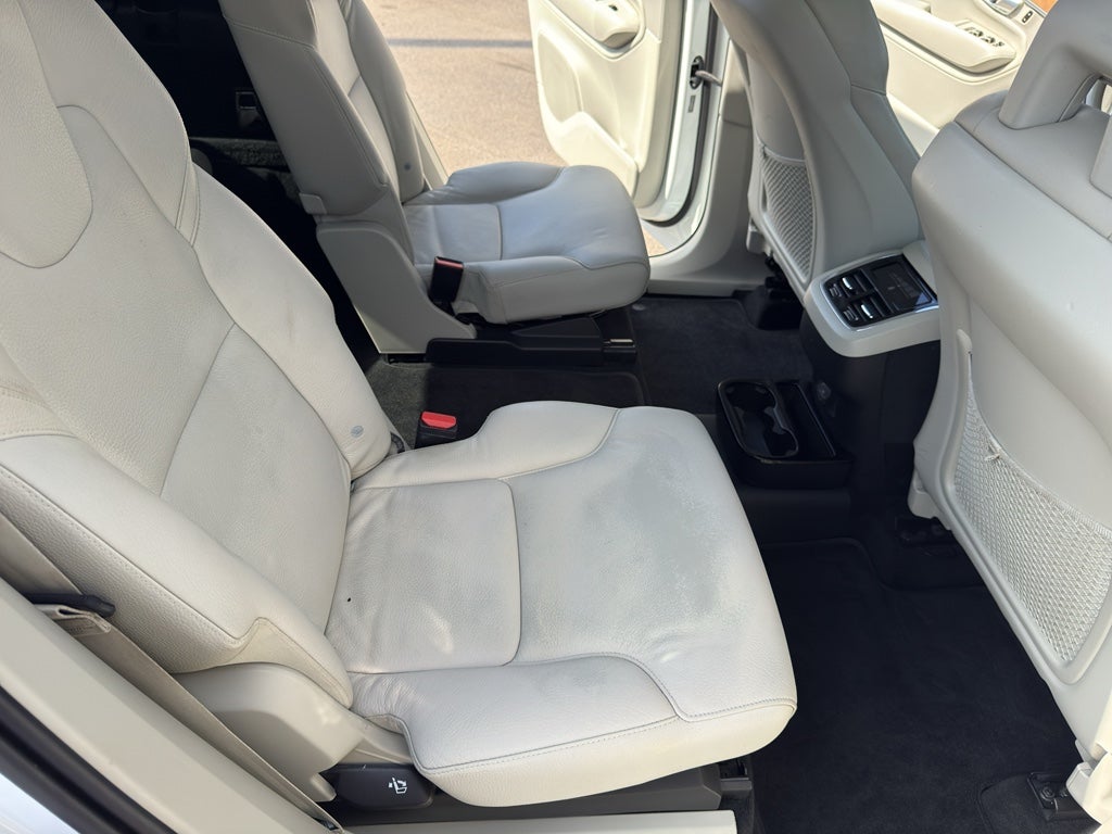 2021 Volvo XC90 Momentum