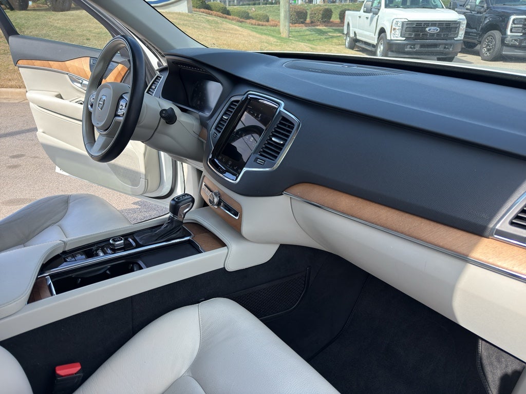 2021 Volvo XC90 Momentum
