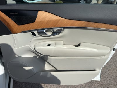 2021 Volvo XC90 Momentum