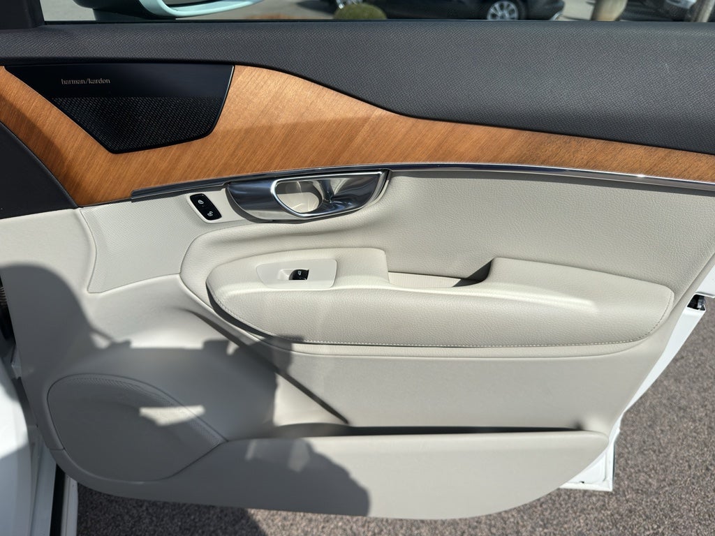 2021 Volvo XC90 Momentum