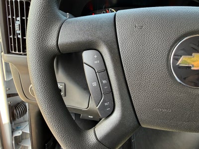 2025 Chevrolet Express Cutaway 3500 1WT