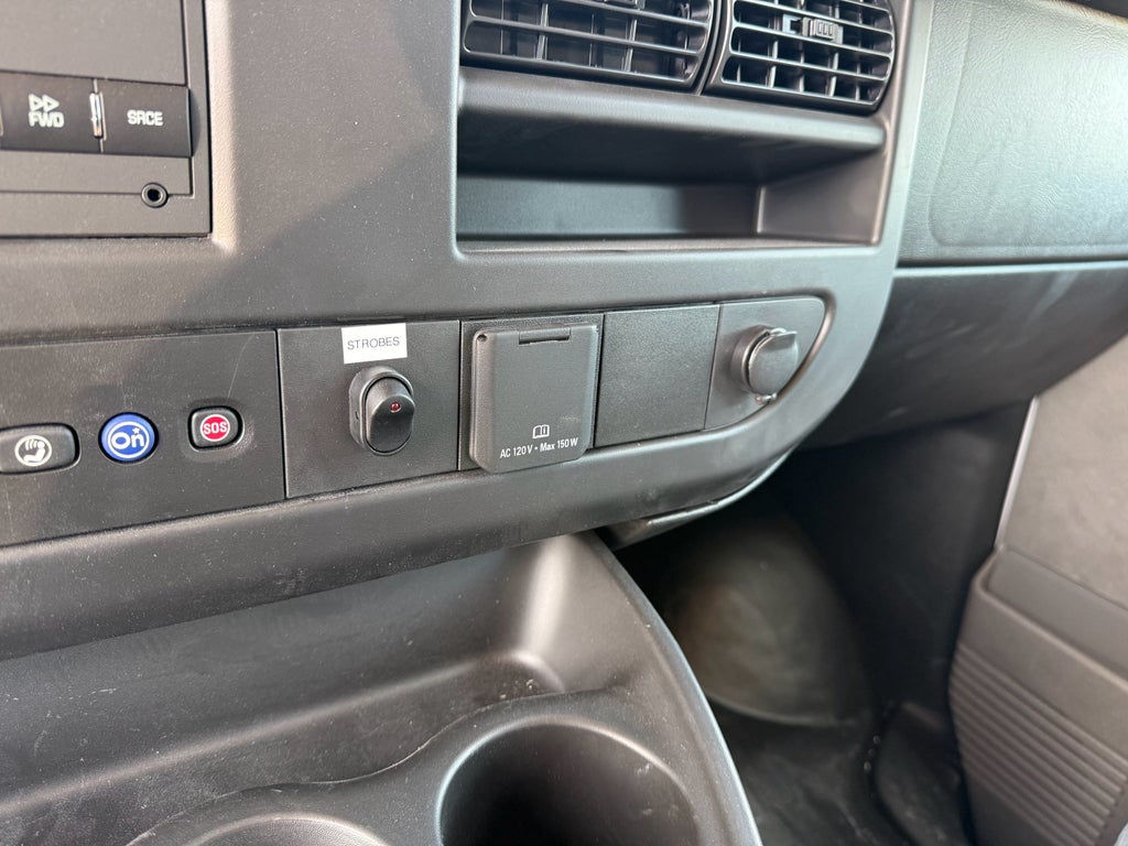 2025 Chevrolet Express Cutaway 3500 1WT