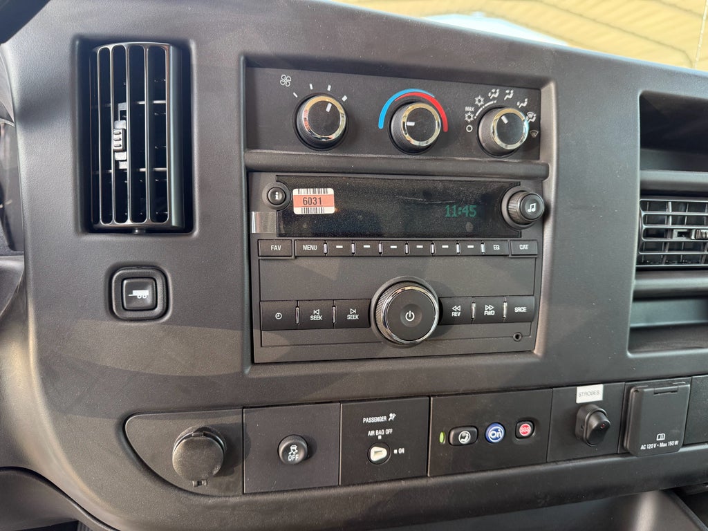 2025 Chevrolet Express Cutaway 3500 1WT