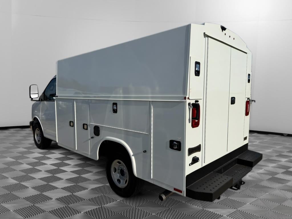 2025 Chevrolet Express Cutaway 3500 1WT