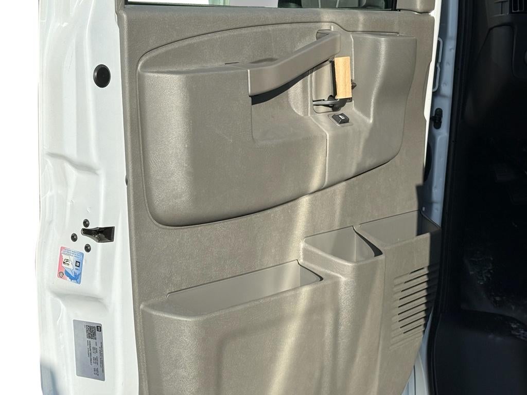 2025 Chevrolet Express Cutaway 3500 1WT