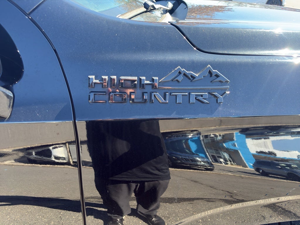 2021 Chevrolet Suburban High Country