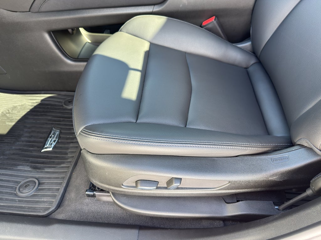 2025 Cadillac XT6 Luxury