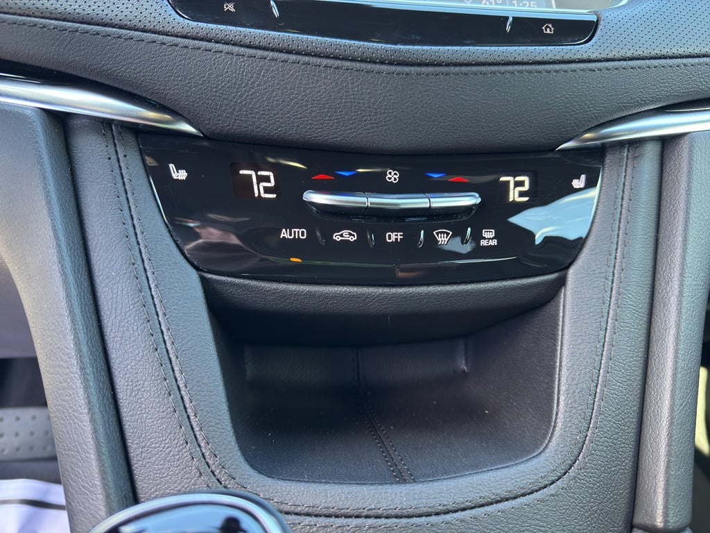 2025 Cadillac XT6 Luxury