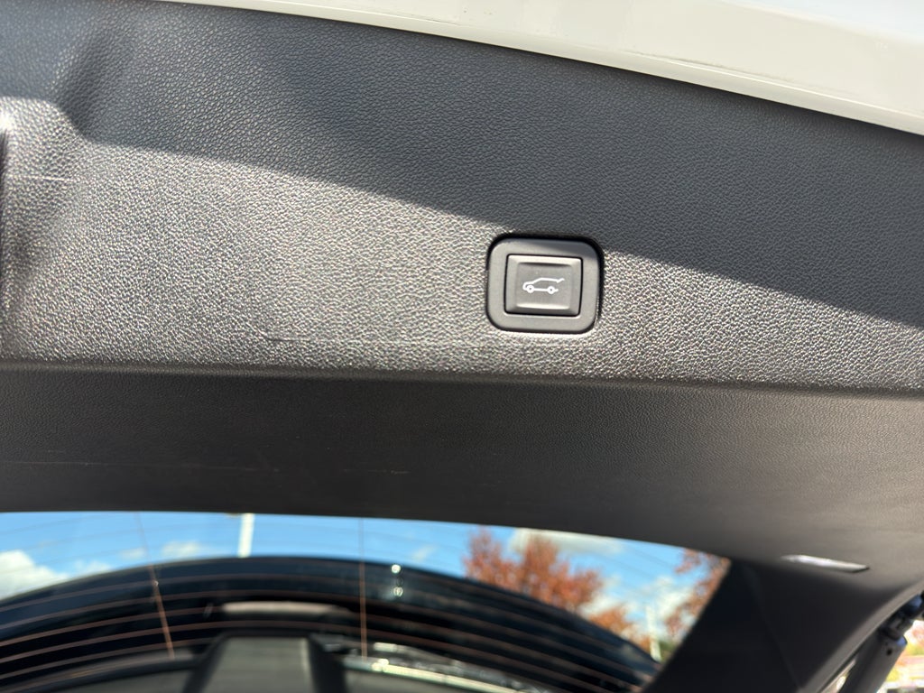 2025 Cadillac XT6 Luxury