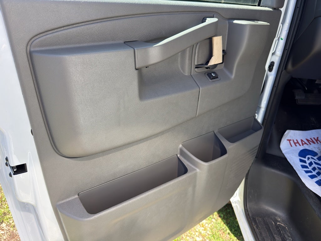 2026 Chevrolet Express Cutaway 3500 1WT