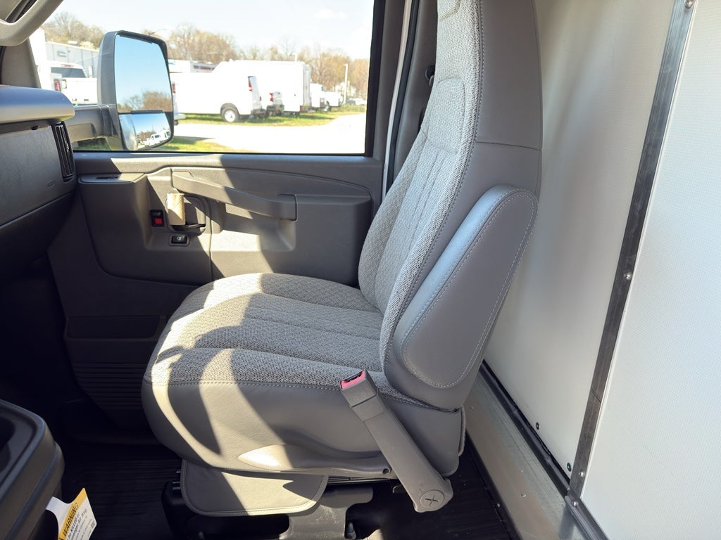 2026 Chevrolet Express Cutaway 3500 1WT