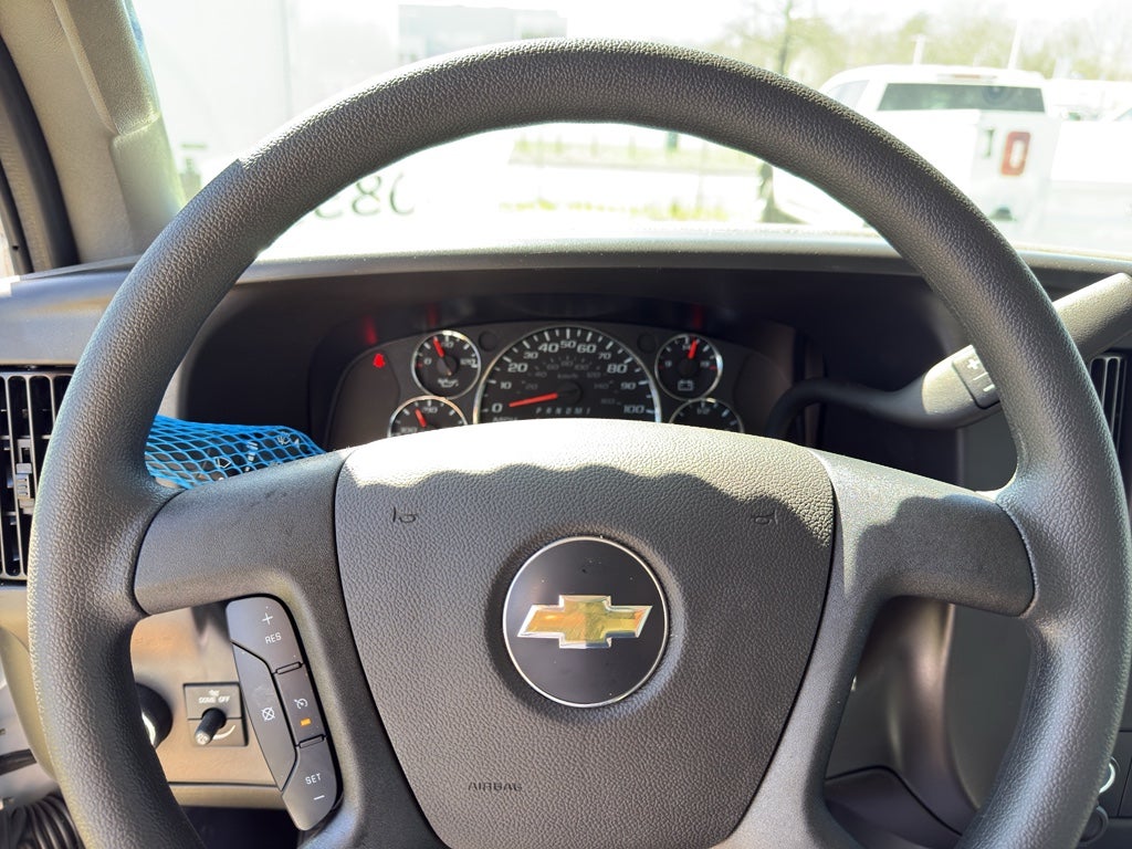 2026 Chevrolet Express Cutaway 3500 1WT