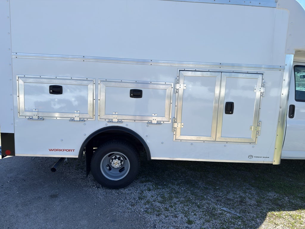 2026 Chevrolet Express Cutaway 3500 1WT