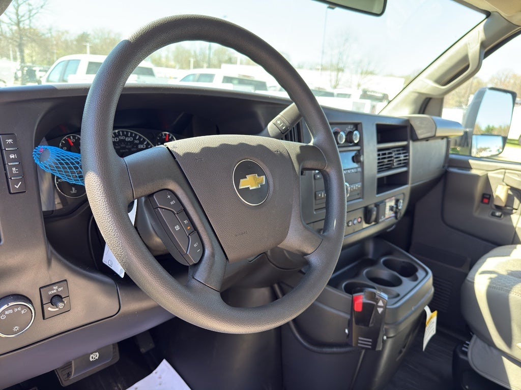 2026 Chevrolet Express Cutaway 3500 1WT