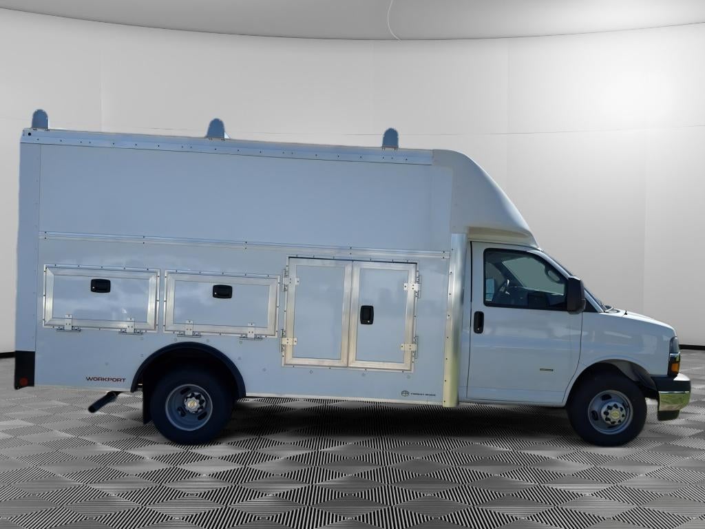 2026 Chevrolet Express Cutaway 3500 1WT