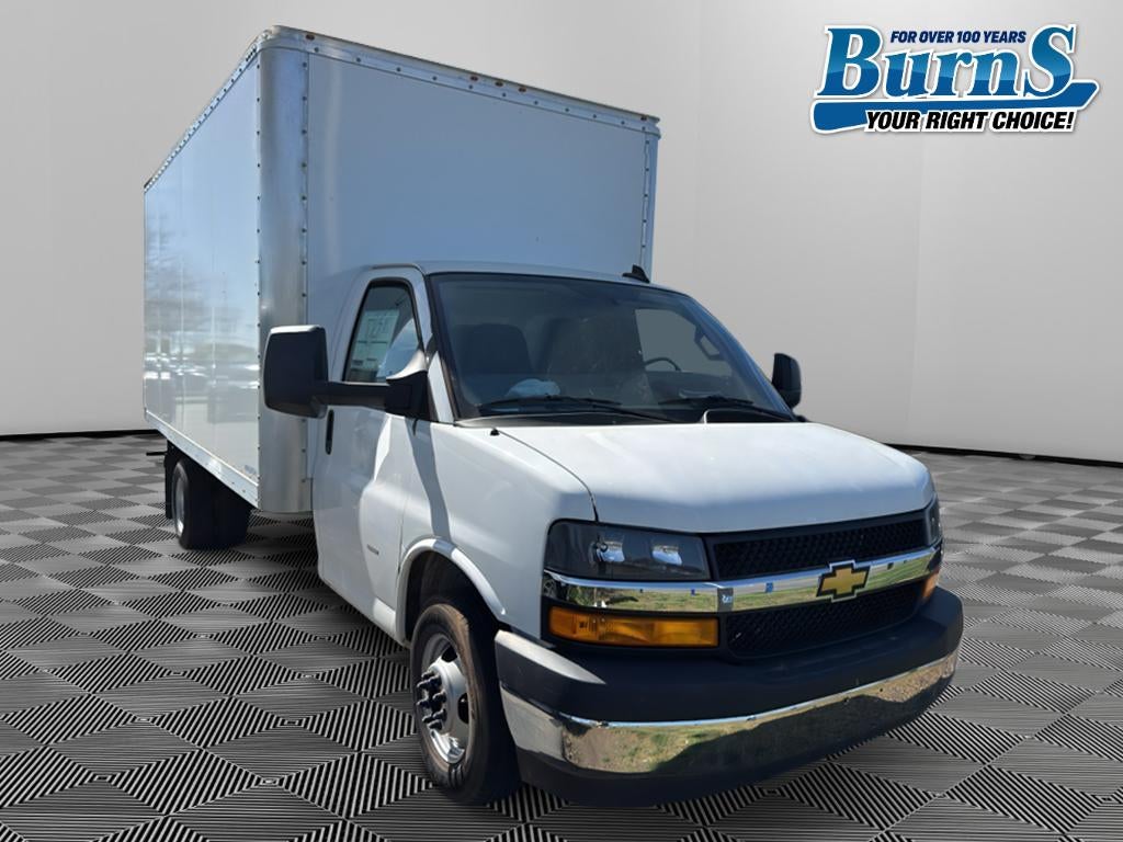 2025 Chevrolet Express Cutaway 3500 1WT