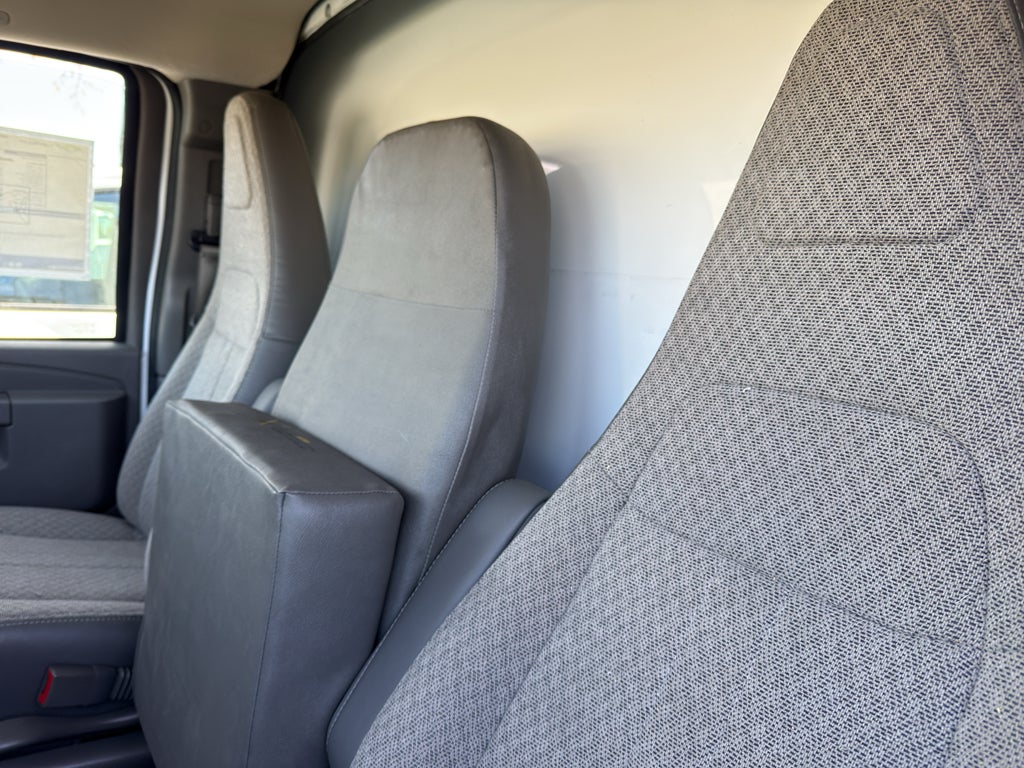 2025 Chevrolet Express Cutaway 3500 1WT