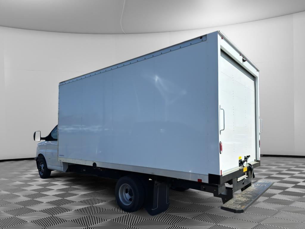 2025 Chevrolet Express Cutaway 3500 1WT
