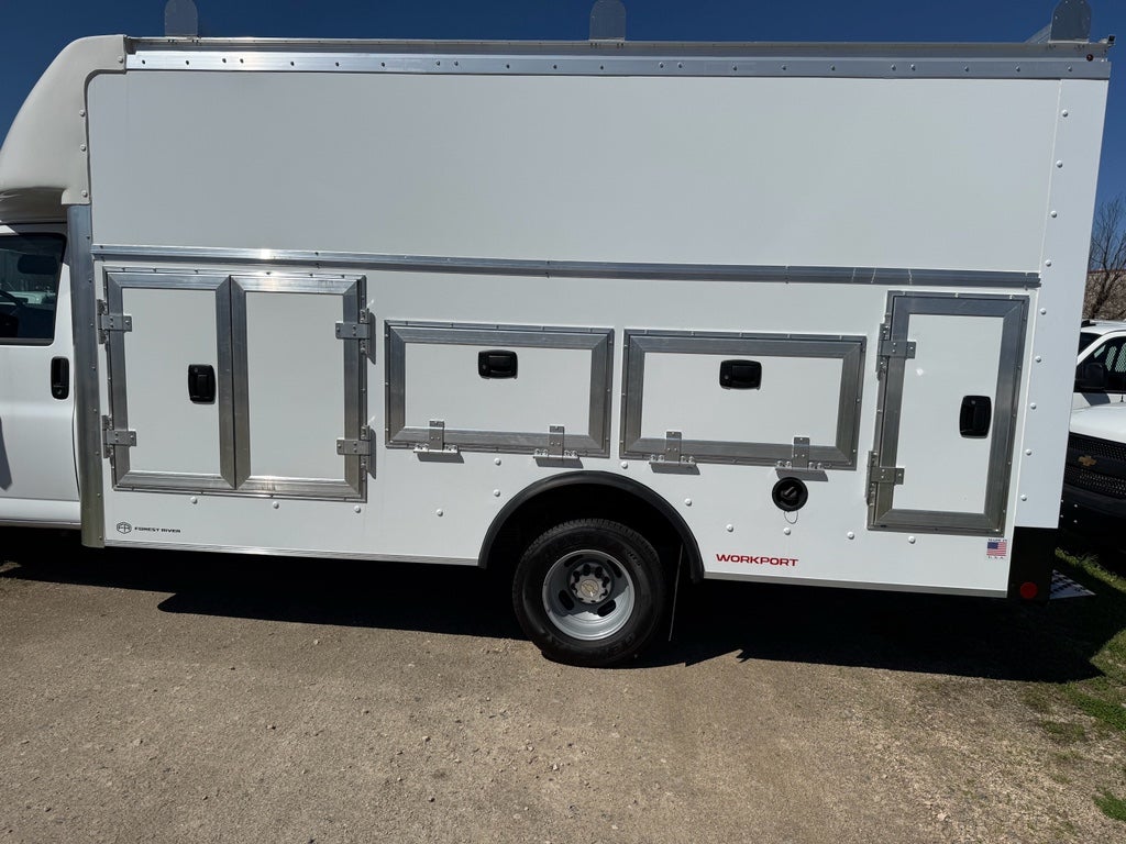 2025 Chevrolet Express Cutaway 4500 2WT
