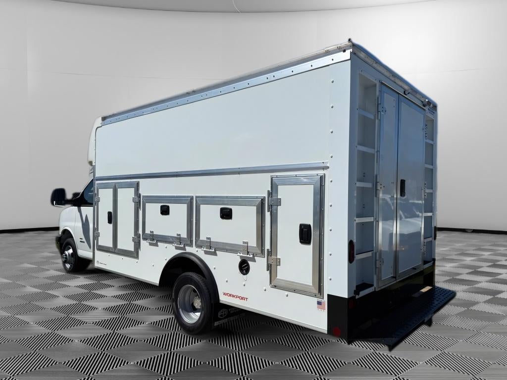 2025 Chevrolet Express Cutaway 4500 2WT