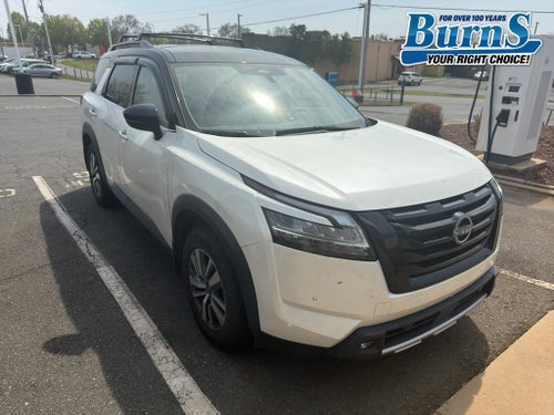 2022 Nissan Pathfinder SL