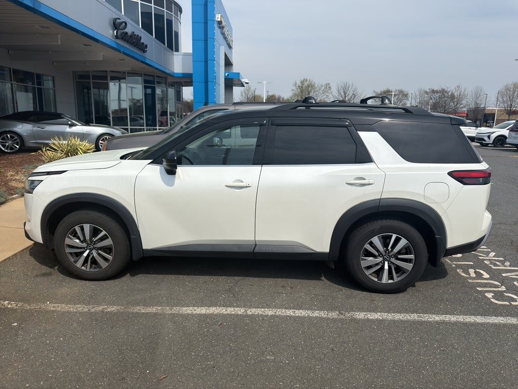 2022 Nissan Pathfinder SL