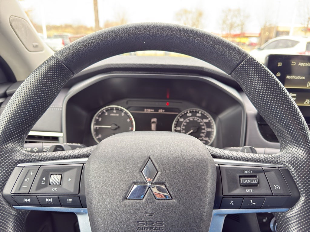 2025 Mitsubishi Outlander ES