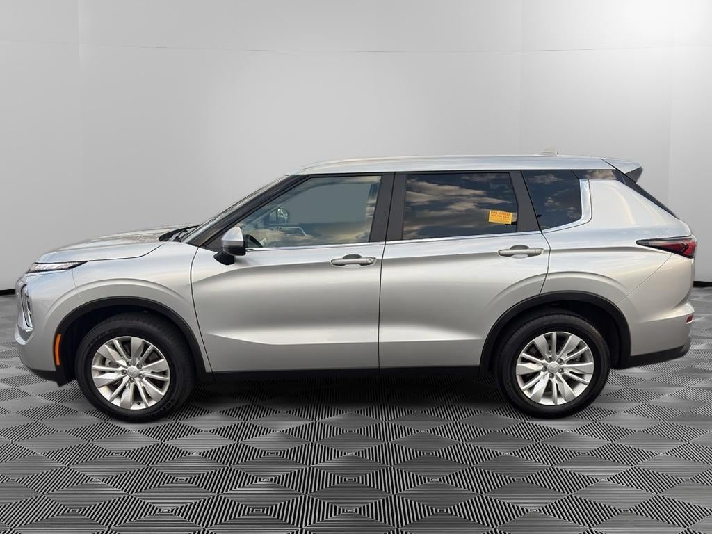 2025 Mitsubishi Outlander ES